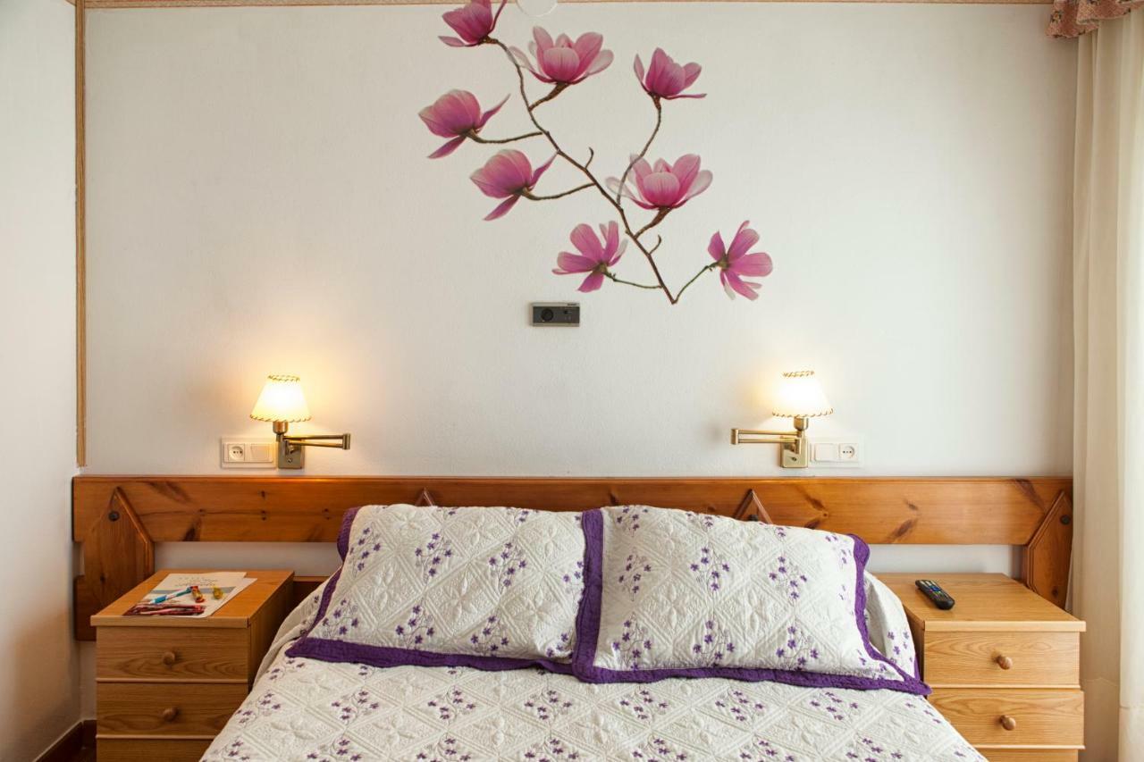 La Casa Del Abuelo Hotel